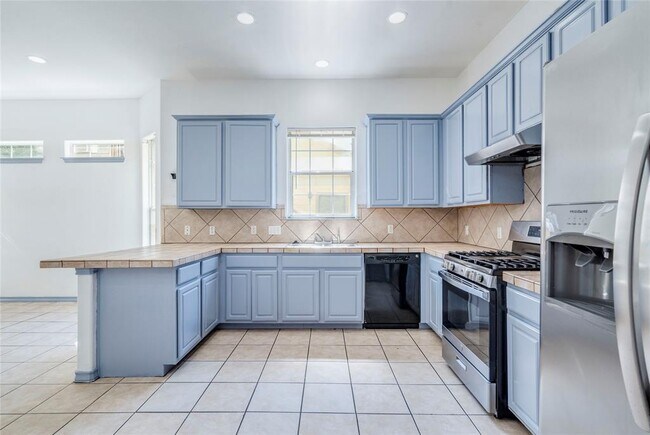 Building Photo - 5503 Duval St Rental