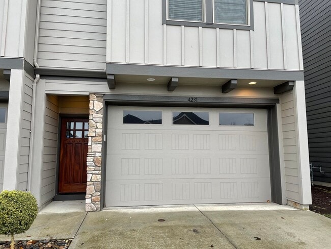 Photo - 1 MONTH FREE OF RENT LUXURY 4 BD TOWNHOME!...