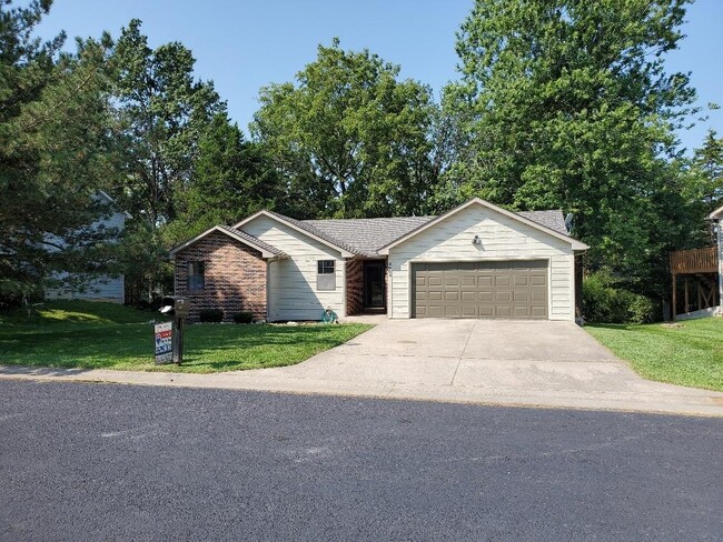 Building Photo - 3609 Madera Dr