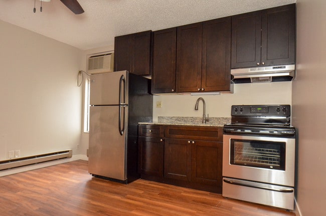 Photo - The Parkway Apartments Partners, LLC