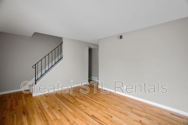 Photo - 2115 Campus Dr