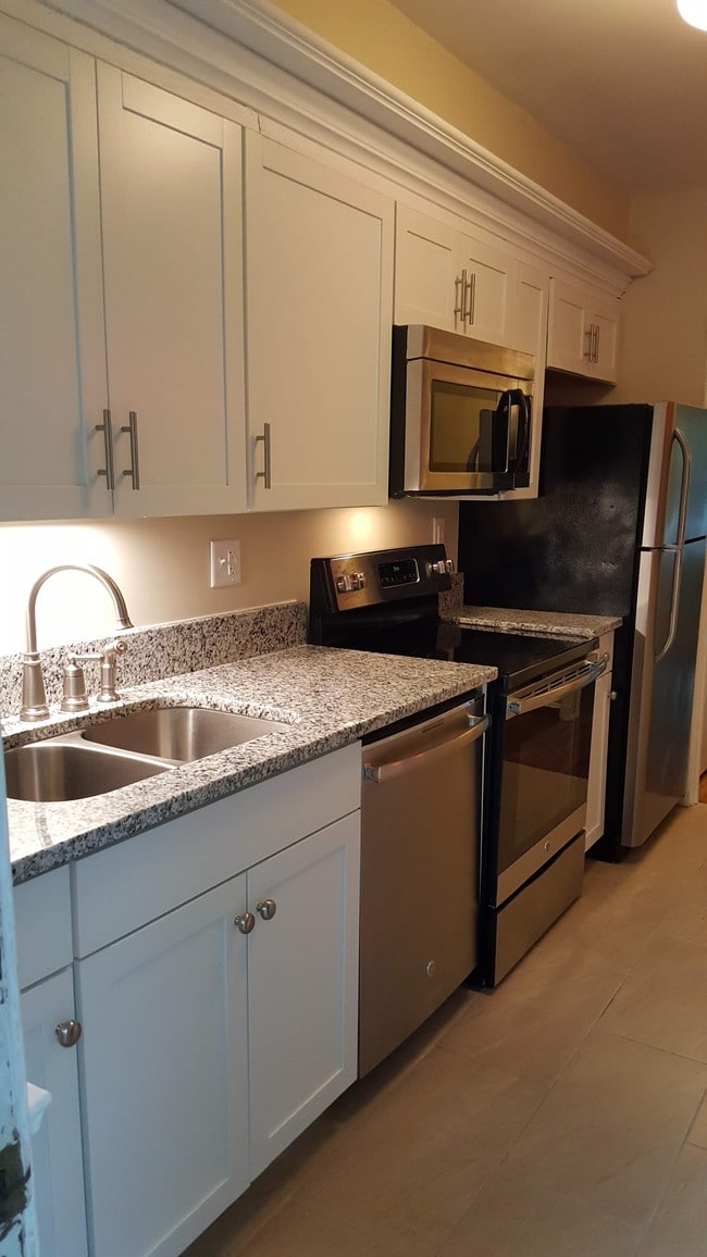 Building Photo - 1931 Northwest Blvd