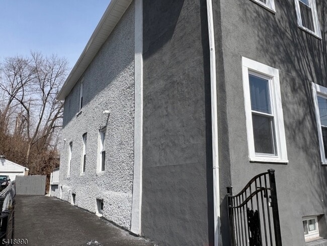 Photo - 456 Harrison St