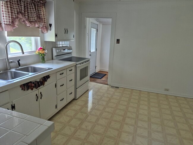 Photo - 312 E 2nd Ave