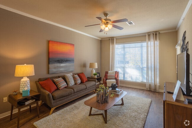 1BR, 1BA - 721SF