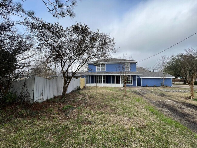 Photo - Gorgeous all renovated Home in Groves, TX!...