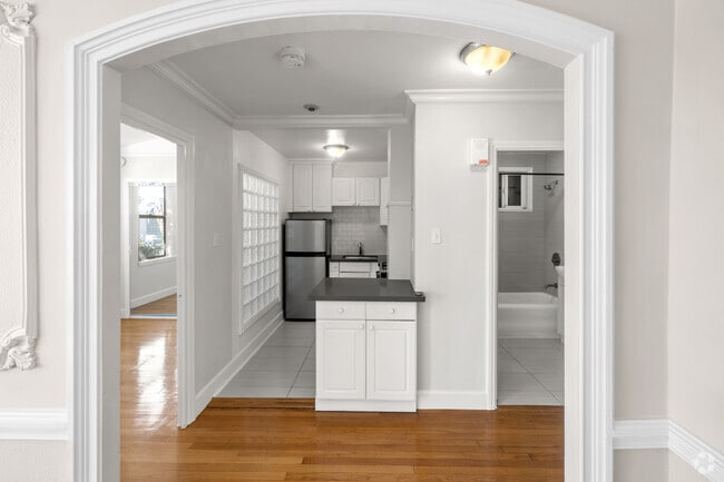 1 BD, 1 BA - 645 Stockton Street