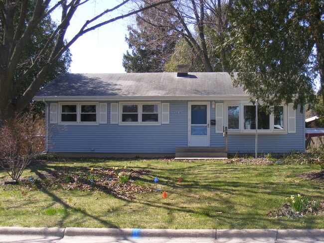 Building Photo - 5810 Milwaukee St