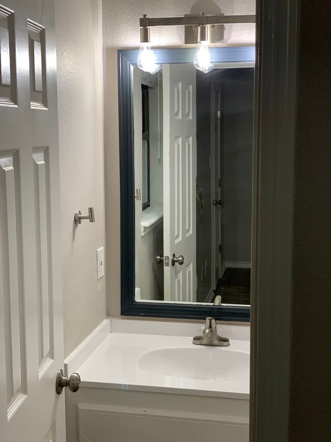Photo - Newly Renovated Townhome!!