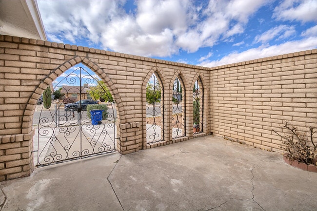 Photo - 3232 Slocum St