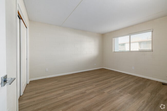 2BR, 1BA - 850SF - Bedroom