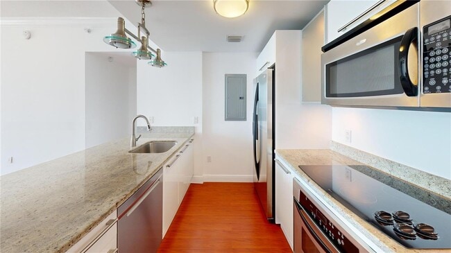 Building Photo - 185 SW 7th St Unit 4102 Rental