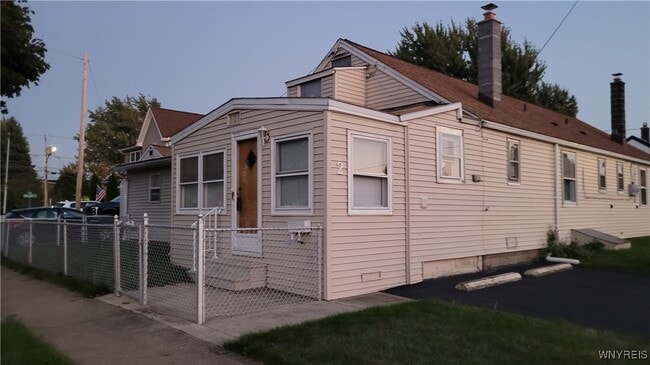 Building Photo - 2 Balzac Ct