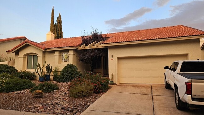 Building Photo - 5550 N Waterfield Dr