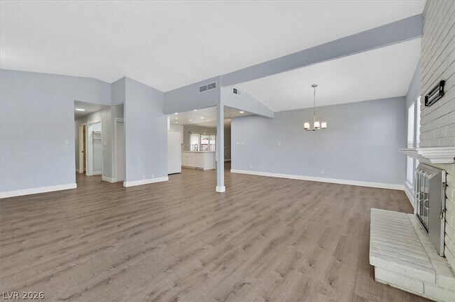 3864 Alice Ln