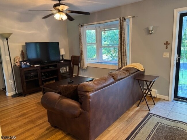Photo - 12 Upper Lake Dr