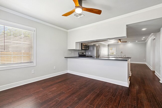Photo - 710 West Dr