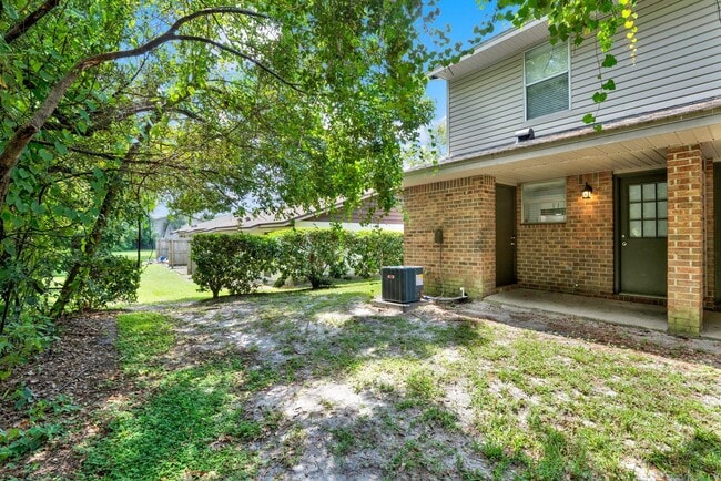 Building Photo - ***Cozy 2 Bedroom Apartment in Whispering ... Unit 902-E