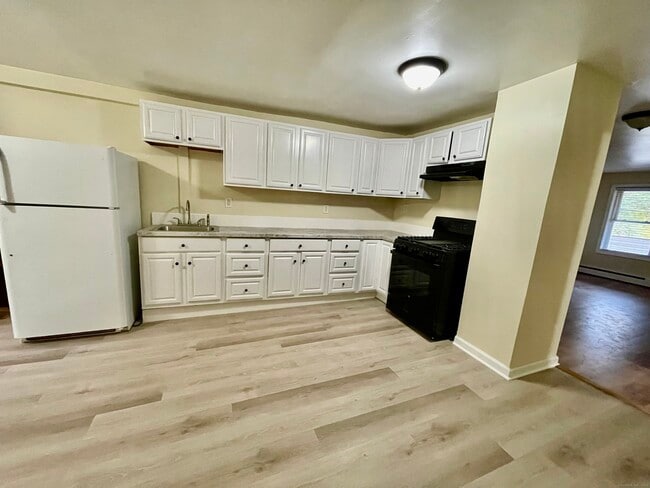 Photo - 92 W Main St Unit 3