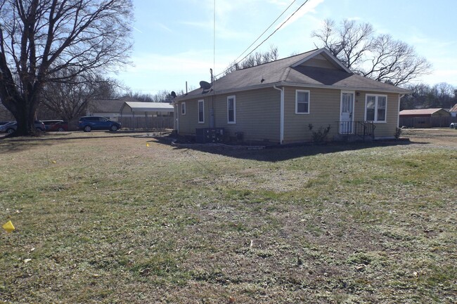 Photo - 301 Russell Rd