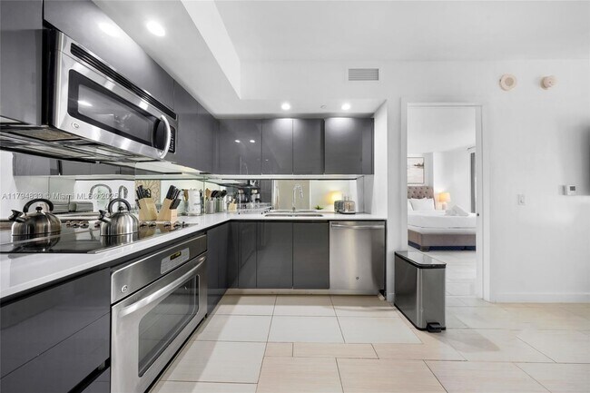 Photo - 31 SE 6th St Unit 1407