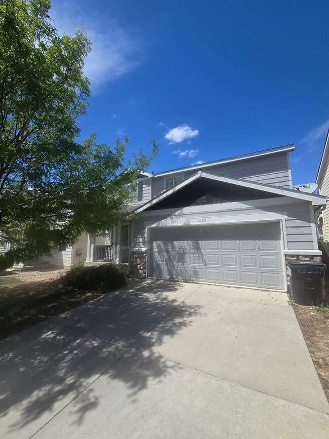 Photo - Spacious and Bright 4 Bedroom Home with Garage and Basement Now Available!