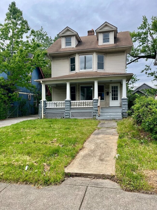 Building Photo - Three bedroom one bathroom home for rent