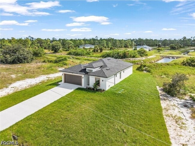 Photo - 844 Millpond St E