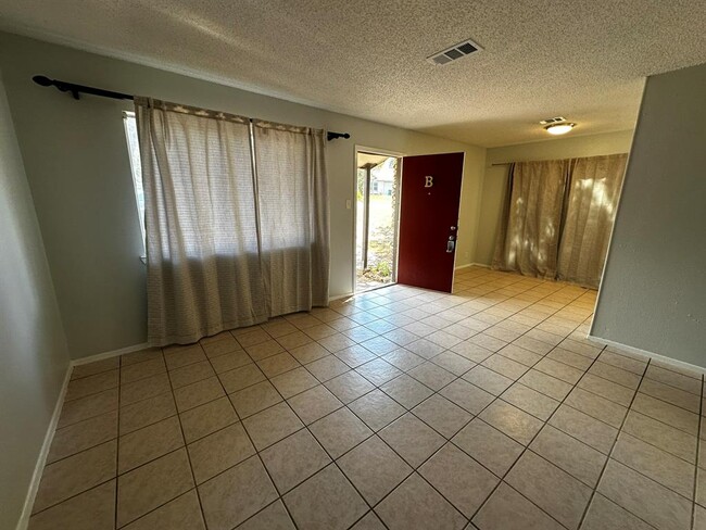 Photo - 310 Craigmont Dr