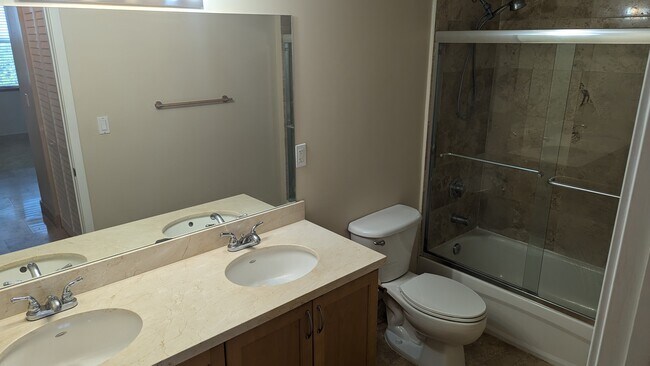 Photo - 5401 Collins Ave Unit 431