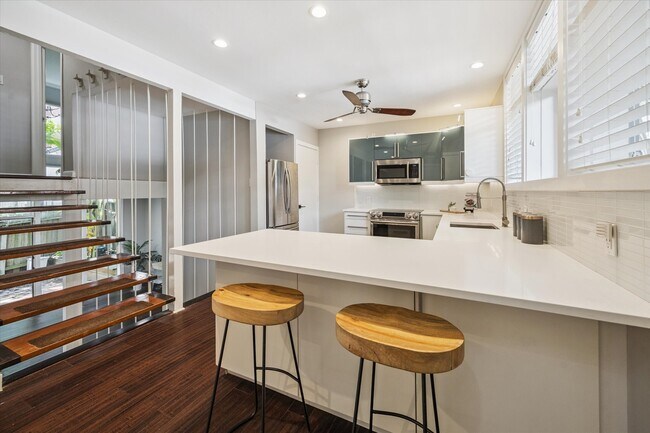 Photo - 5242 Memorial Dr