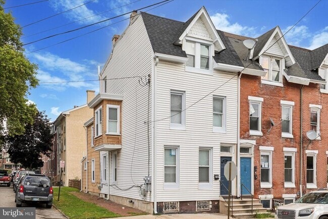 Building Photo - 731 W Lafayette St Rental