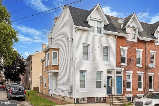 Building Photo - 731 W Lafayette St Rental