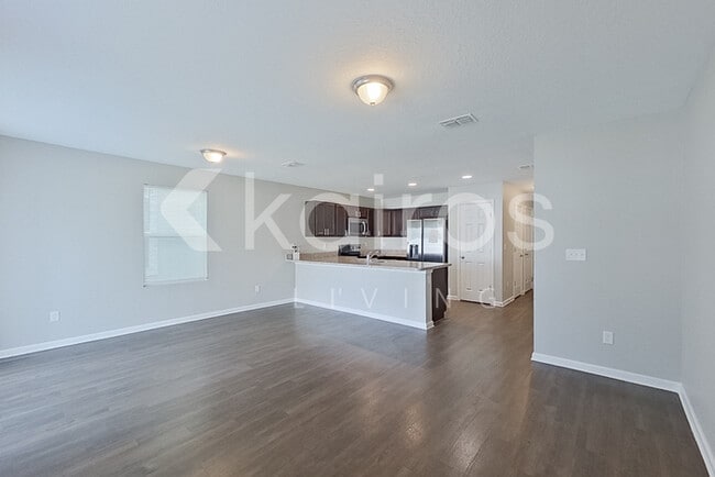 Photo - 1305 Mull St