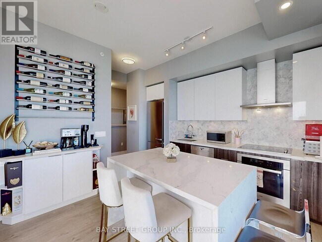 Photo - 30 Shore Breeze Dr Unit LPH07A