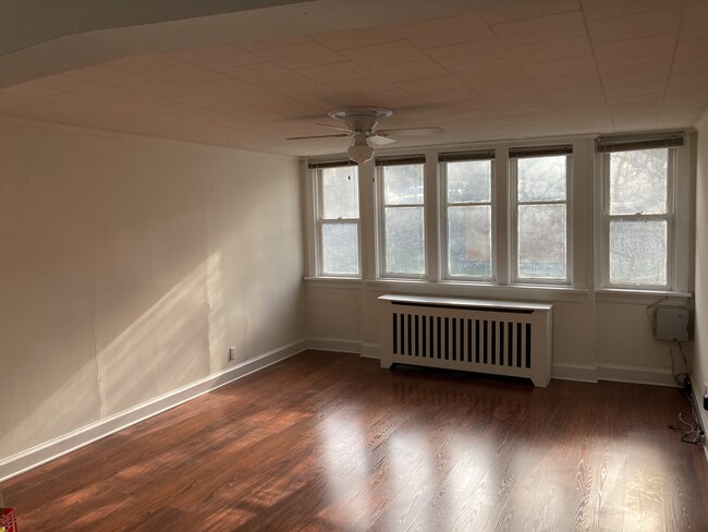 Living Room - 2109 Walnut St Unit 2nd Floor Apartment B