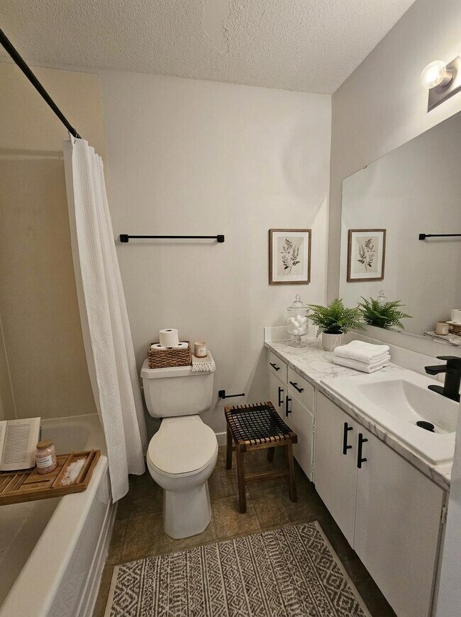 Photo - 9560 163 St NW