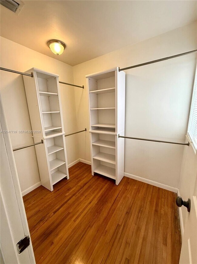 Photo - 677 E 58th St