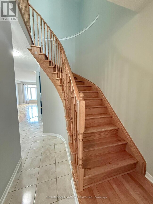 Photo - 35 White Spruce Crescent