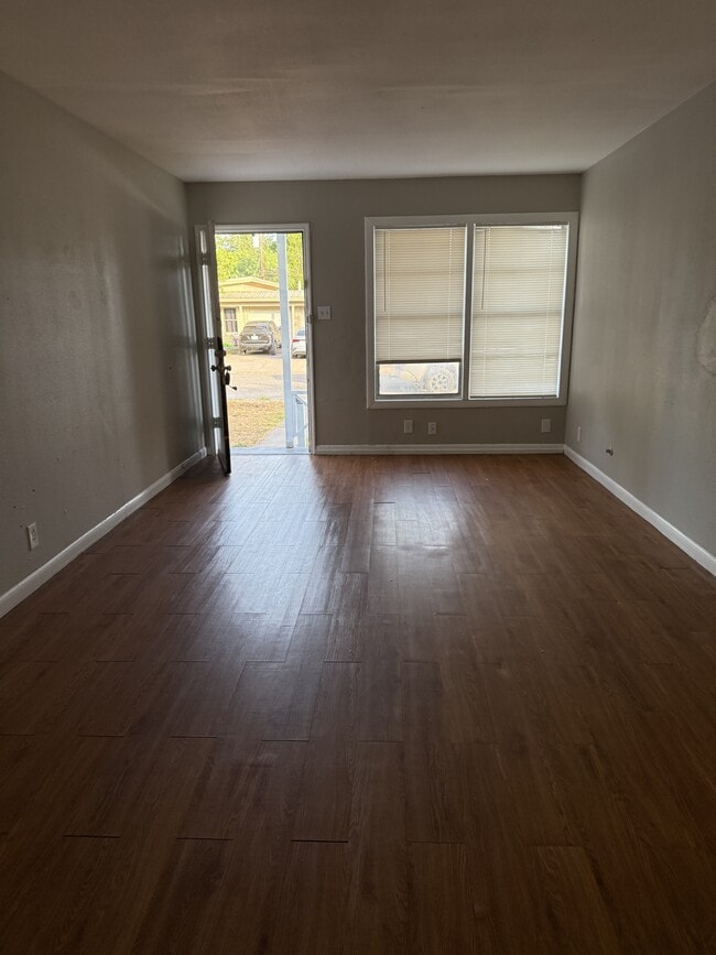 1535 Lazy Ln Unidad C
