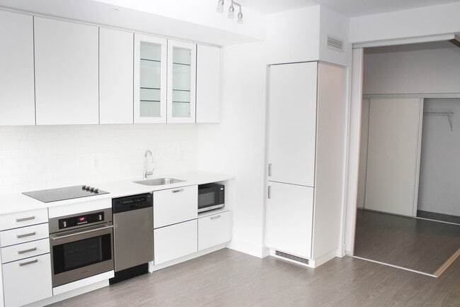 Photo - 508-508 Wellington St W