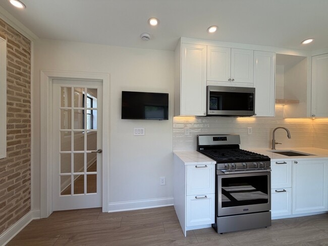 Photo - 5016 N Lawndale Ave Unit 1R