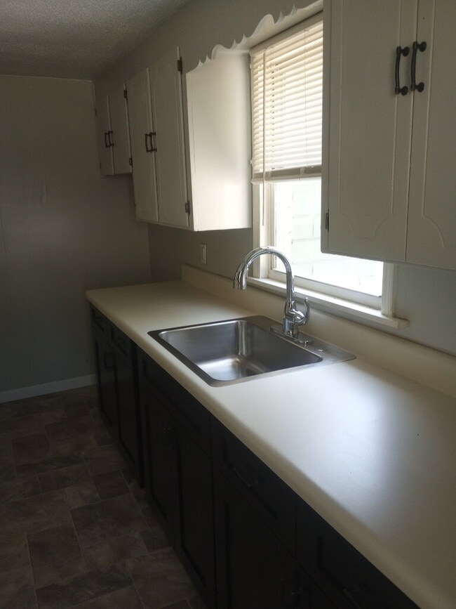 Photo - "Charming 2-Bedroom Home with Hardwood Elegance in Spartanburg!"