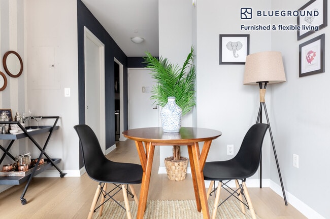 Photo - 535 W 23rd St Unidad FL11-ID80