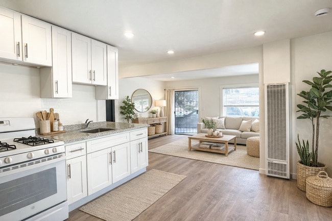 Photo - 5 Bed/2 Full Baths W/Washer&Dryer Hook Ups!