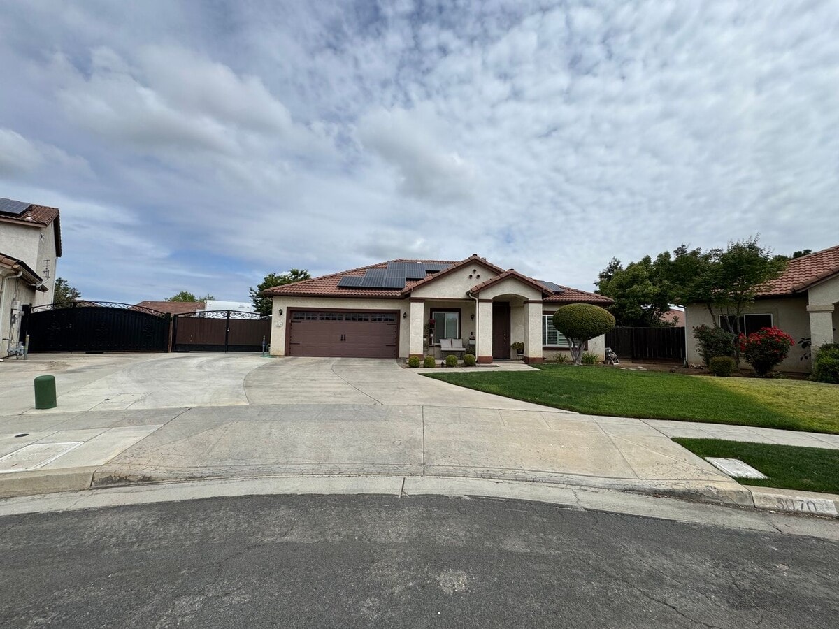 Photo - 3070 N Millard Ave