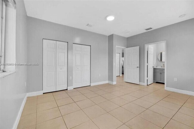 Photo - 3 bedroom in Miami FL 33147