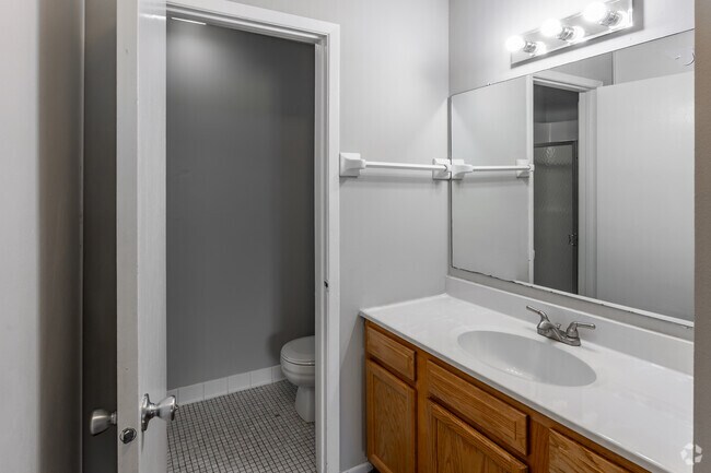 2BR, 2BA - 1,100SF - Primary Bathroom