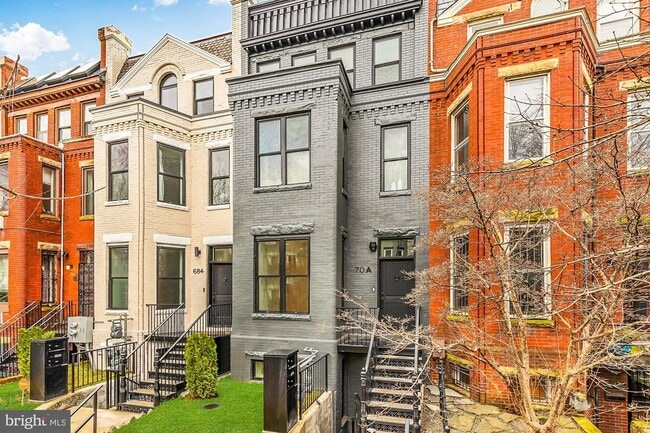 Front - 70 Q St NW Unit B