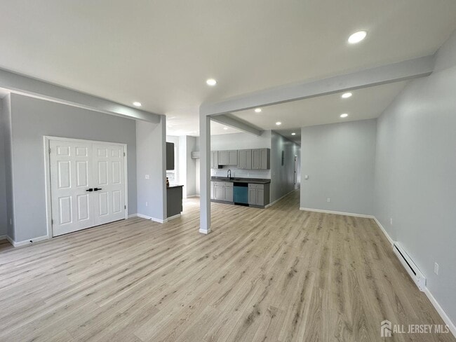 Photo - 1109 W State St